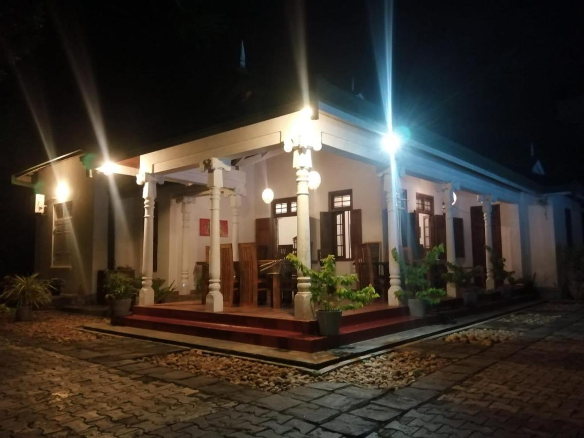 Tranquility Guest House ヒッカドゥワ エクステリア 写真