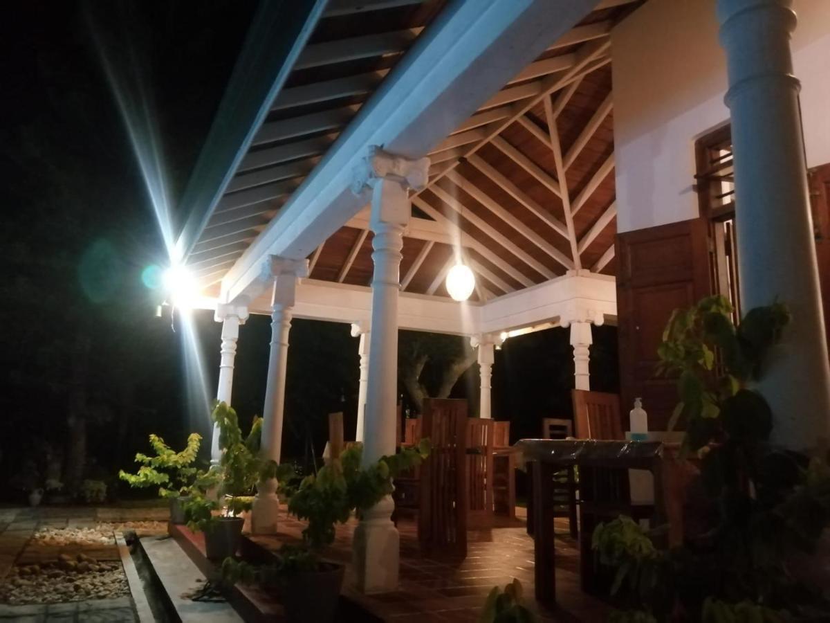 Tranquility Guest House ヒッカドゥワ エクステリア 写真
