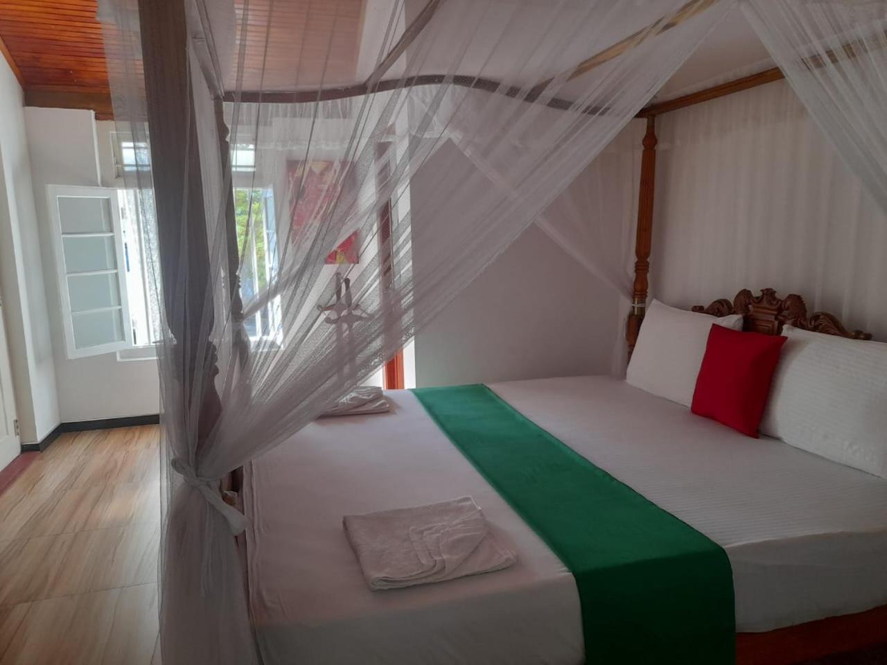 Tranquility Guest House ヒッカドゥワ エクステリア 写真