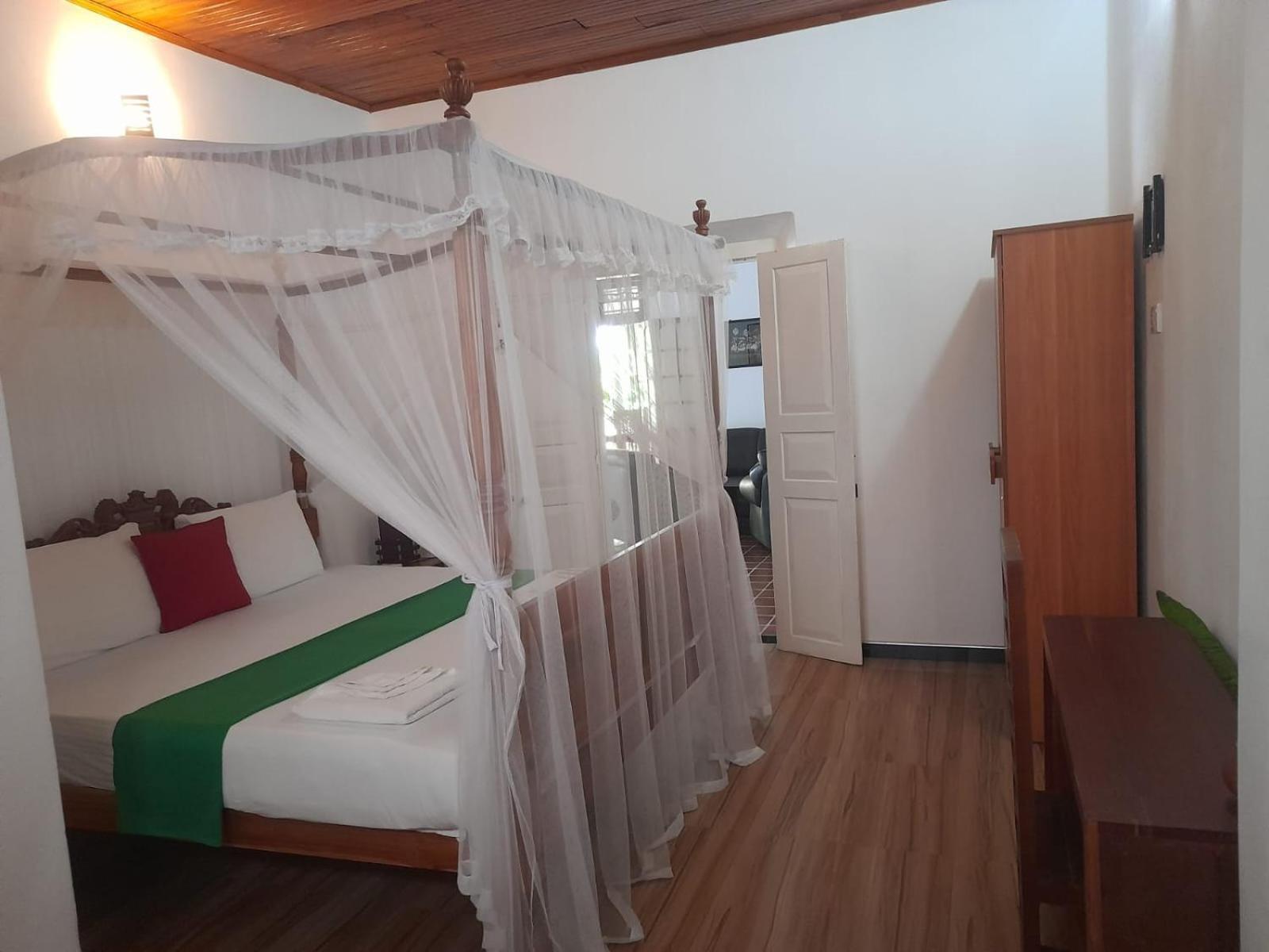 Tranquility Guest House ヒッカドゥワ エクステリア 写真